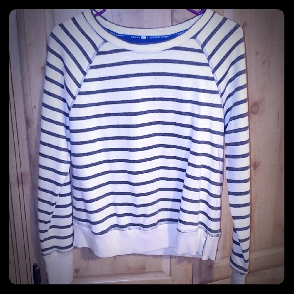 Tommy Hilfiger sweater.  Excellent condition
